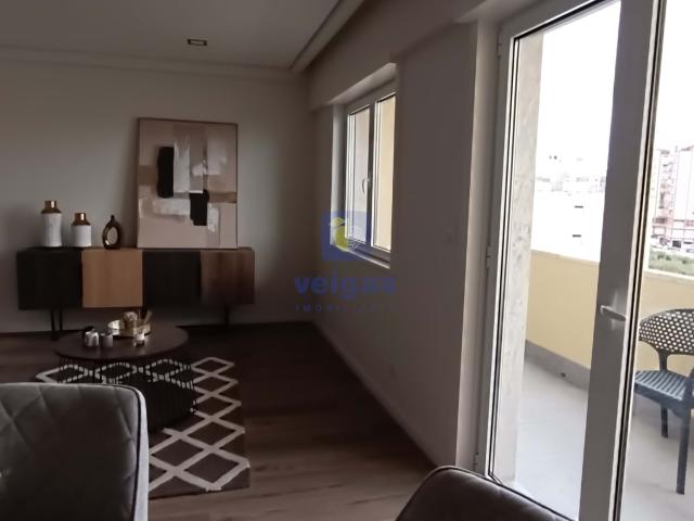 Apartamento renovado T3 em Benfica com vistas cidade