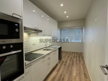 Apartamento Renovado T3 em Mina de Água, Amadora