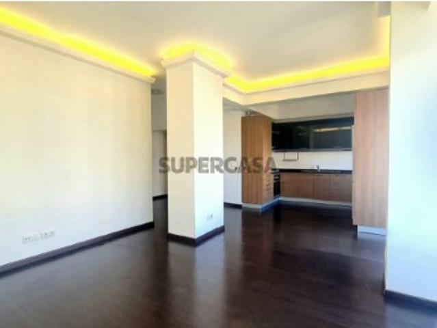 Apartamento Renovado T2 em Santa Clara, Lisboa