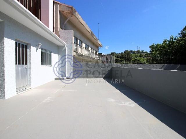Apartamento Renovado T2+1 no centro de Carvalhos, terraço, s. 119m² Pedroso