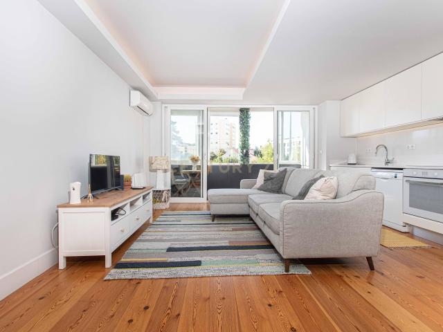 Apartamento Renovado T2 em Benfica, Lisboa