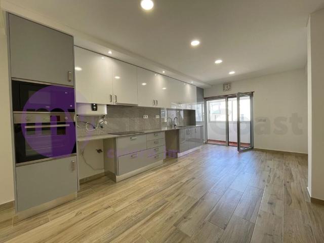 Apartamento renovado, ao nível do 1º andar