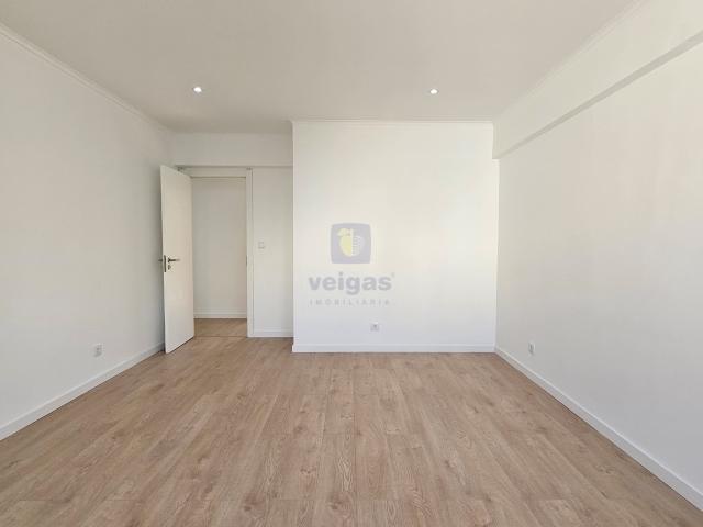 Apartamento renovado com 3 quartos no centro de Odivelas