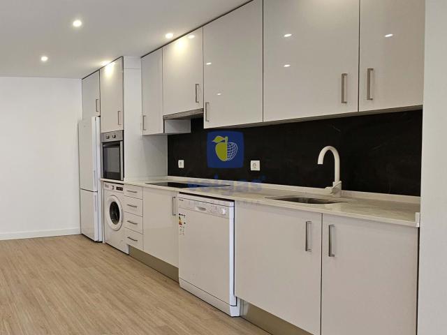 Apartamento renovado com 3 quartos no Forte da Casa