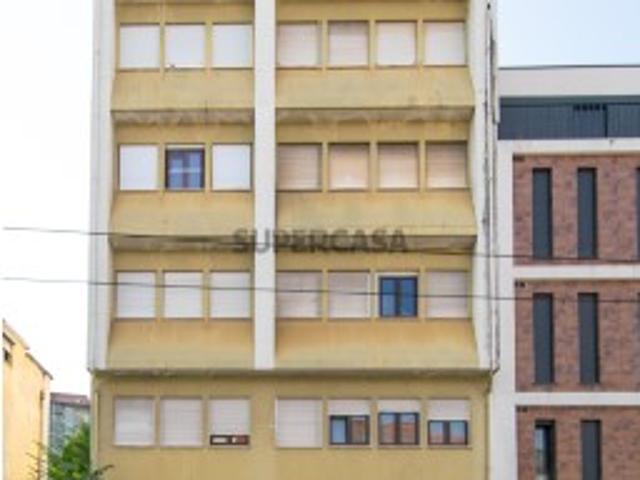 Apartamento renovado com 3 quartos arrendados Oportunidade de investimento em Coimbra