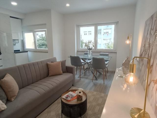 Apartamento renovado com 3 quartos em Benfica Lisboa 113m² Benfica