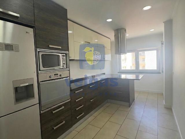 Apartamento renovado com 3 quartos em Loures