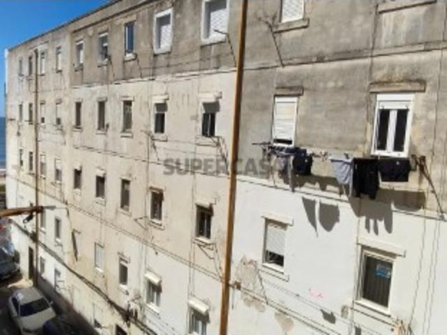 Apartamento Renovado com Vista para o Rio em Cruz Quebrada Dafundo