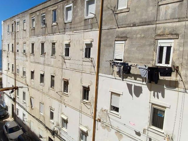 Apartamento Renovado com Vista para o Rio em Cruz Quebrada Dafundo