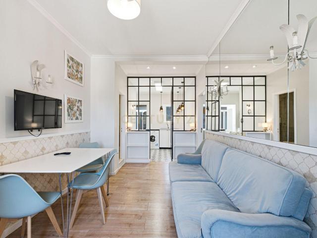 Apartamento Renovado com Vista para o Rio em Oeiras