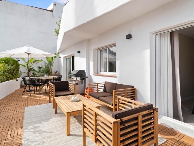 Apartamento renovado con estilo con vistas a La Concha en Jardines de Andalucía Nueva Andalucía