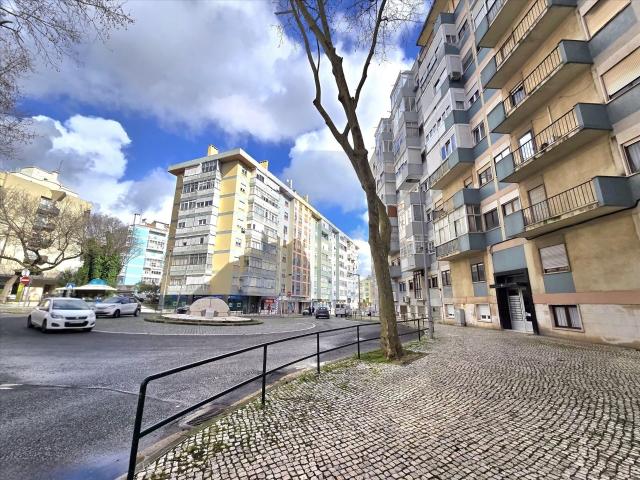 Apartamento renovado de 3 quartos em Benfica, Lisboa 97m² Benfica