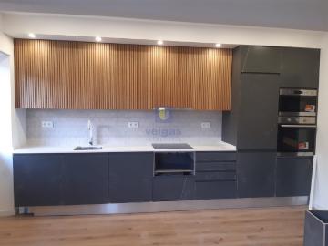 Apartamento renovado de 3 quartos em Venteira, Amadora 74m² Venteira