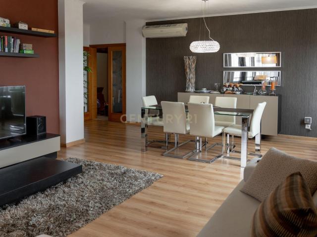 Apartamento Renovado em Marvila, Lisboa com Vista para o Lago