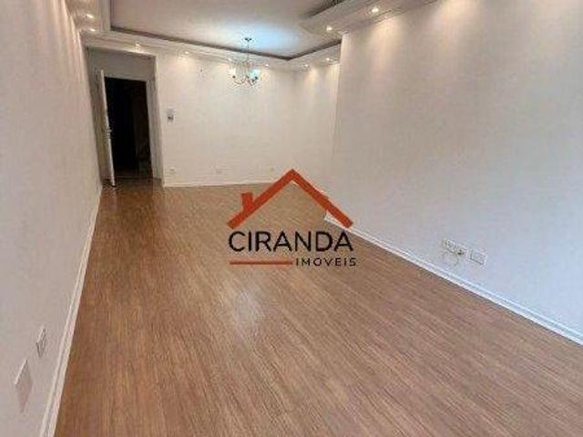 Apartamento reformado com 02 dormitórios, 01 Wc e 01 Vaga