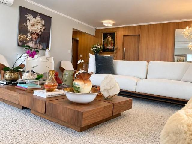Apartamento Reformado com 230 m², 3 Suítes e 3 Vagas VENDA