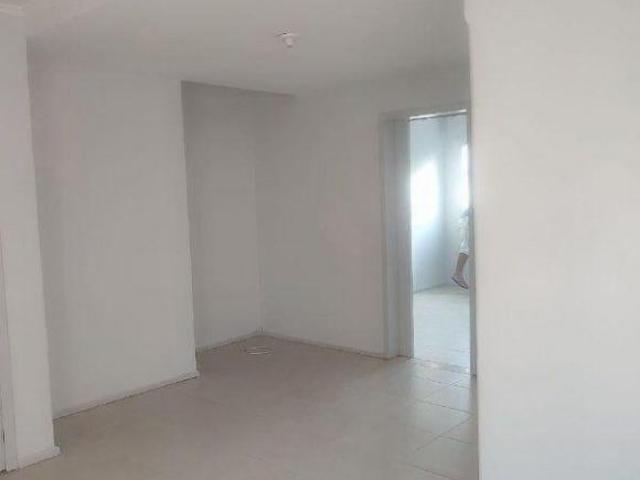 Apartamento reformado com 2 dormitórios 55m² privativos, com vaga no bairro Leopoldina