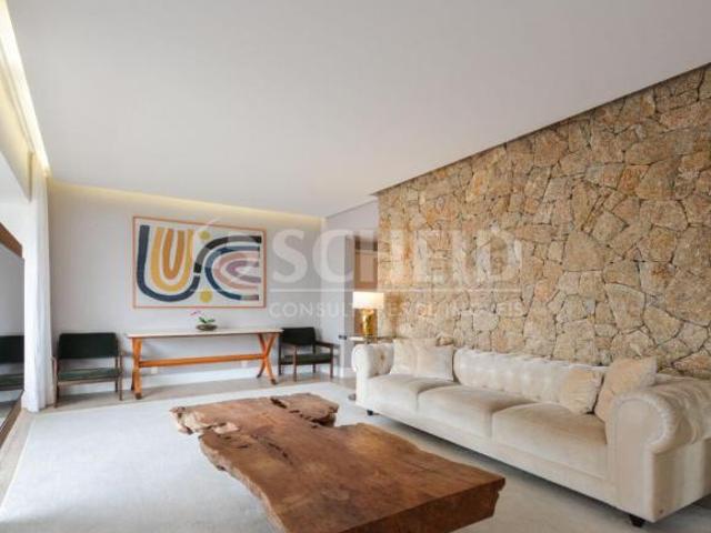 Apartamento reformado com 2 suítes e 3 vagas Lindenberg