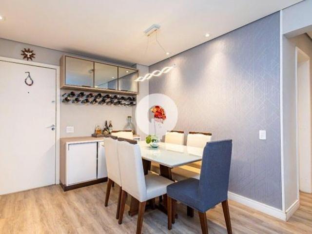 APARTAMENTO REFORMADO COM 2 QUARTOS 1 SUÍTE, SACADA COM CHURRASQUEIRA, FACE NORTE E VAGA COBERTA