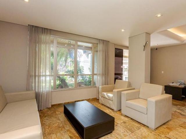 APARTAMENTO REFORMADO COM 2 QUARTOS À VENDA NO ÁGUA VERDE/VILA IZABEL ANDAR ALTO, SACADA E GARAGEM