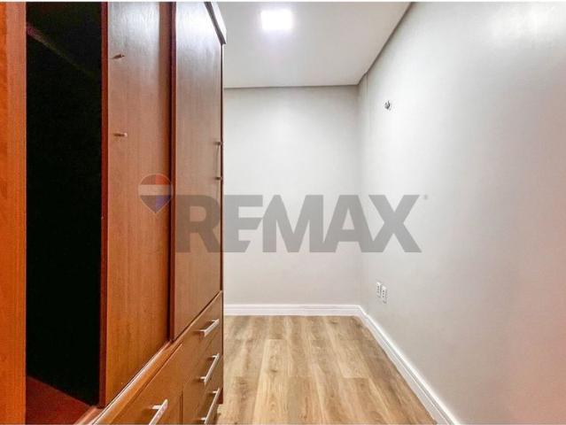 Apartamento reformado com 2 quartos de 80 metros para locação na Av. Boa viagem, Pina