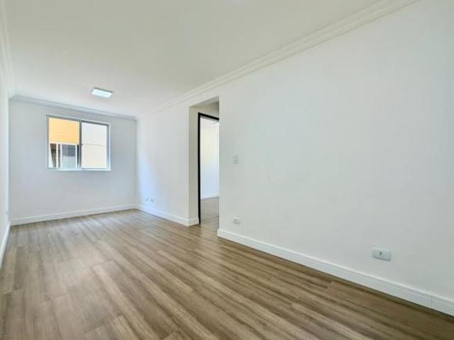 Apartamento Reformado com 2 Quartos e Portaria 24 Horas no Parque da Fonte
