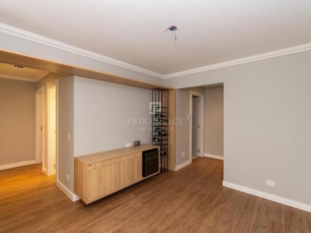 Apartamento reformado com 90 m², 2 quartos sendo 1