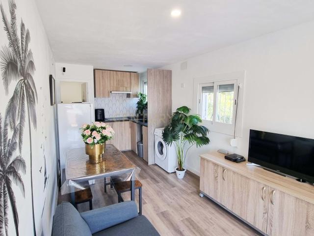 Apartamento reformado con dos terrazas junto a la playa de la Farella en Llançà
