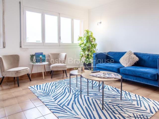 Apartamento reformado con licencia turística y garaje en ven. 133m² Begur