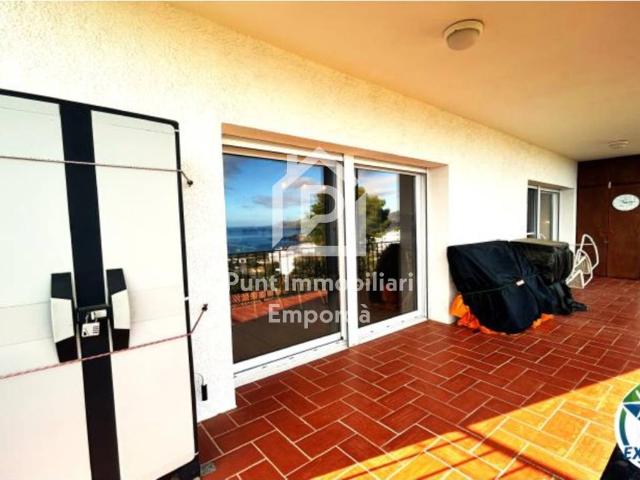 Apartamento reformado con vistas panorámicas al mar en Super Fener, Llançà