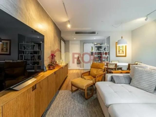Apartamento reformado a venda com 2 suítes, 117m², no Itaim Bibi