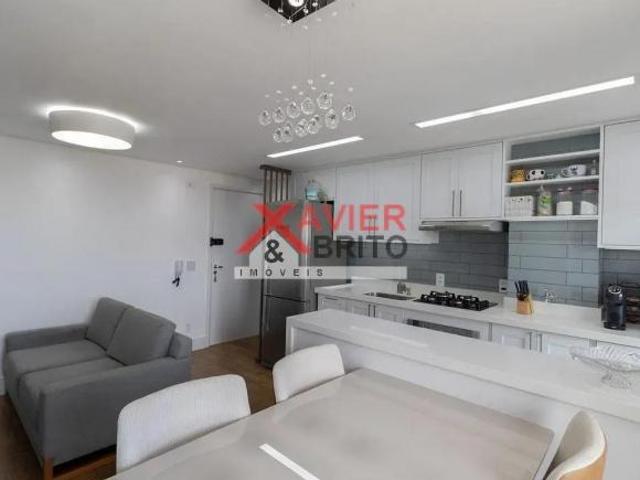 Apartamento reformado à venda na Vila Carmosina, 2 quartos, 1 vaga 46m2, andar alto