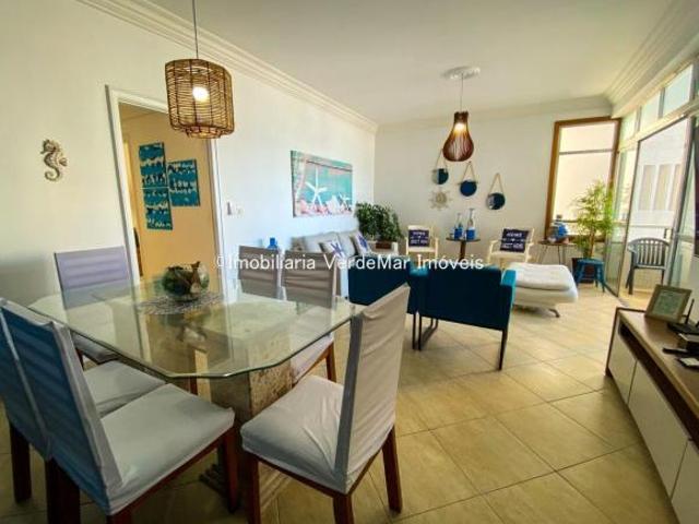 Apartamento reformado à venda na praia das Pitangueiras no Guarujá