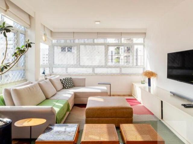 Apartamento reformado, amplo,com 4 dormitórios e 3 banheiros