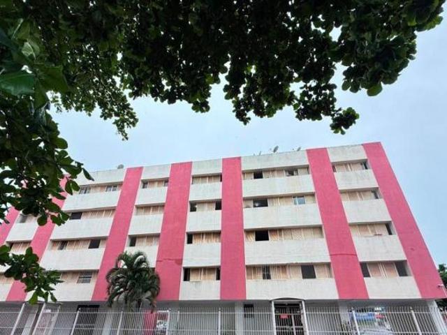 Apartamento reformado de 3 Quartos com Suíte e Elevador