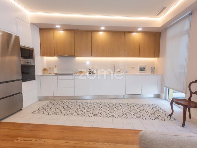 Apartamento reformado de 1+1 quarto com pátio privado em Ponta Delgada