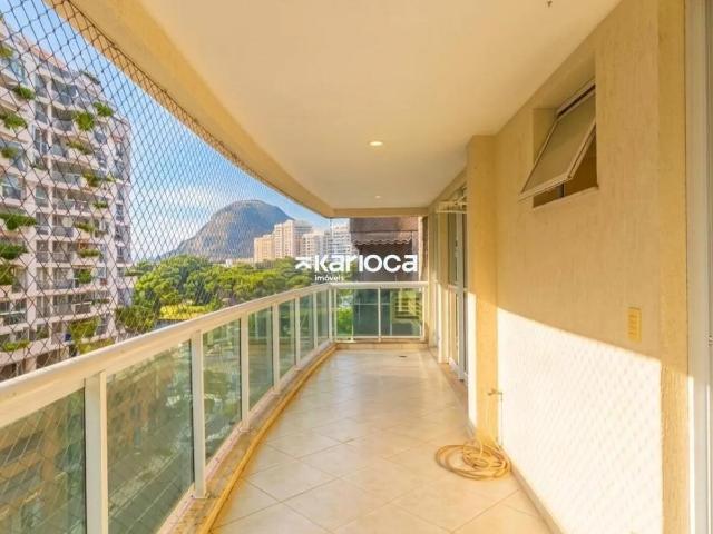 Apartamento Reformado de 154 m 3 Quartos Sendo 3 Suítes 5 Banheiros Varanda 2 Vagas Rua General