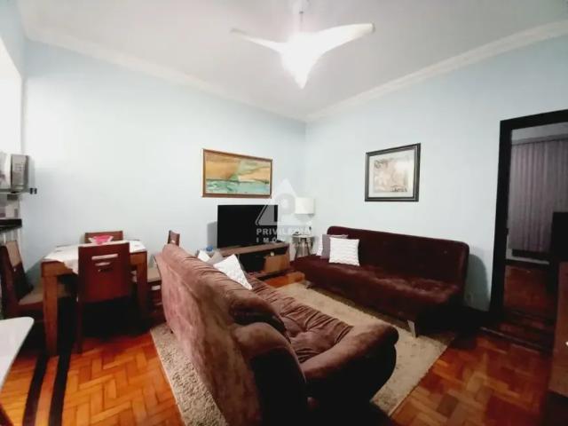 Apartamento reformado de 1 Quarto a venda na Glória, com 53m²!