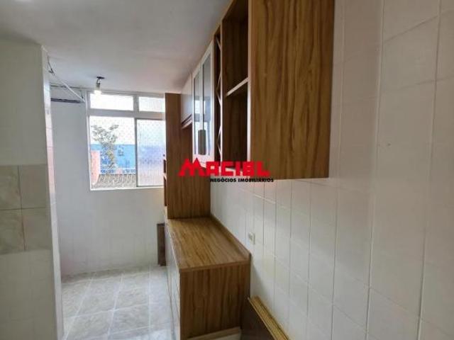 Apartamento Reformado de 2 Dormitórios com Armários e Vaga Coberta na Vila Tatetuba