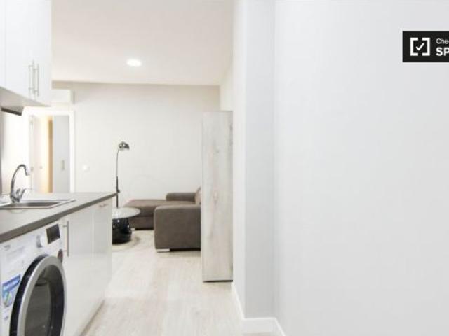 Apartamento reformado de 2 dormitorios en alquiler en Príncipe Pío, Madrid