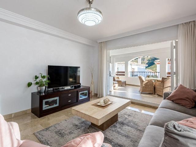 Apartamento reformado de 2 habitaciones — Main Street, Pueblo Benahavís