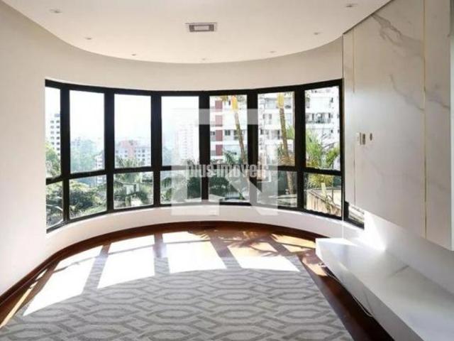 Apartamento reformado e automatizado à venda em região nobre!