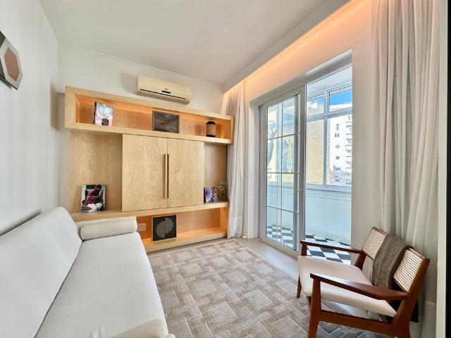 Apartamento reformado e mobiliado para alugar em Ipanema