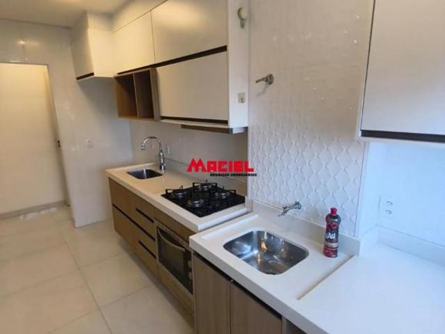 Apartamento reformado no condomínio Max Club com 47 m²