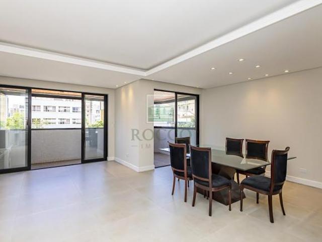 Apartamento reformado no Centro de Curitiba — 187 m² | 3 suítes | 2 vagas