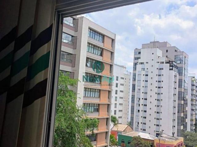 Apartamento reformado no bairro Cerqueira César em São Paulo SP
