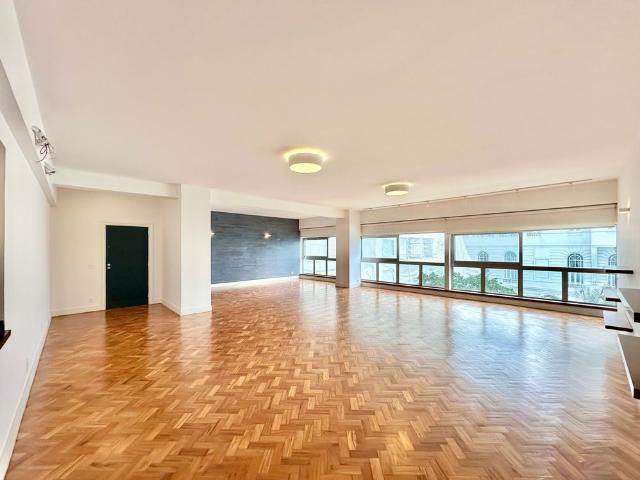Apartamento reformado no Edificio Chopin, Copacabana