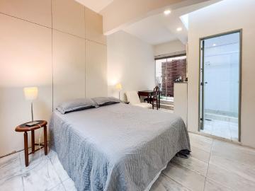 Apartamento reformado para locação próximo à praia do Leblon