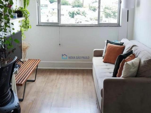 Apartamento reformado, Parque da Aclimação, escolas, supermercados, bancos.