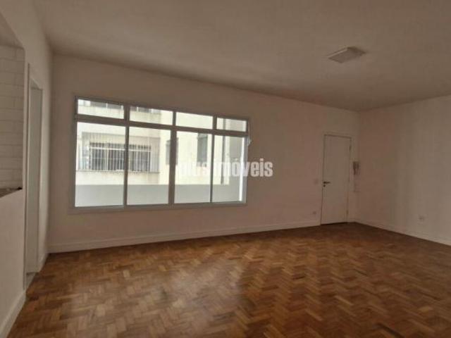 Apartamento reformado perto do metrô São Joaquim